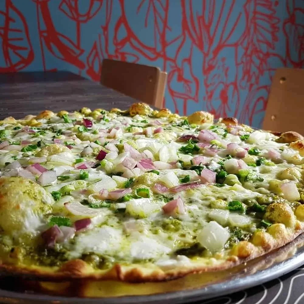quebec.pesto.pizza.interior.nk.jpg