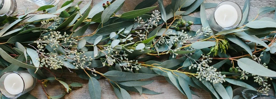 d98d280e0b3b8cb3011ff607d0453302--simple-wedding-decorations-simple-centerpieces.jpg