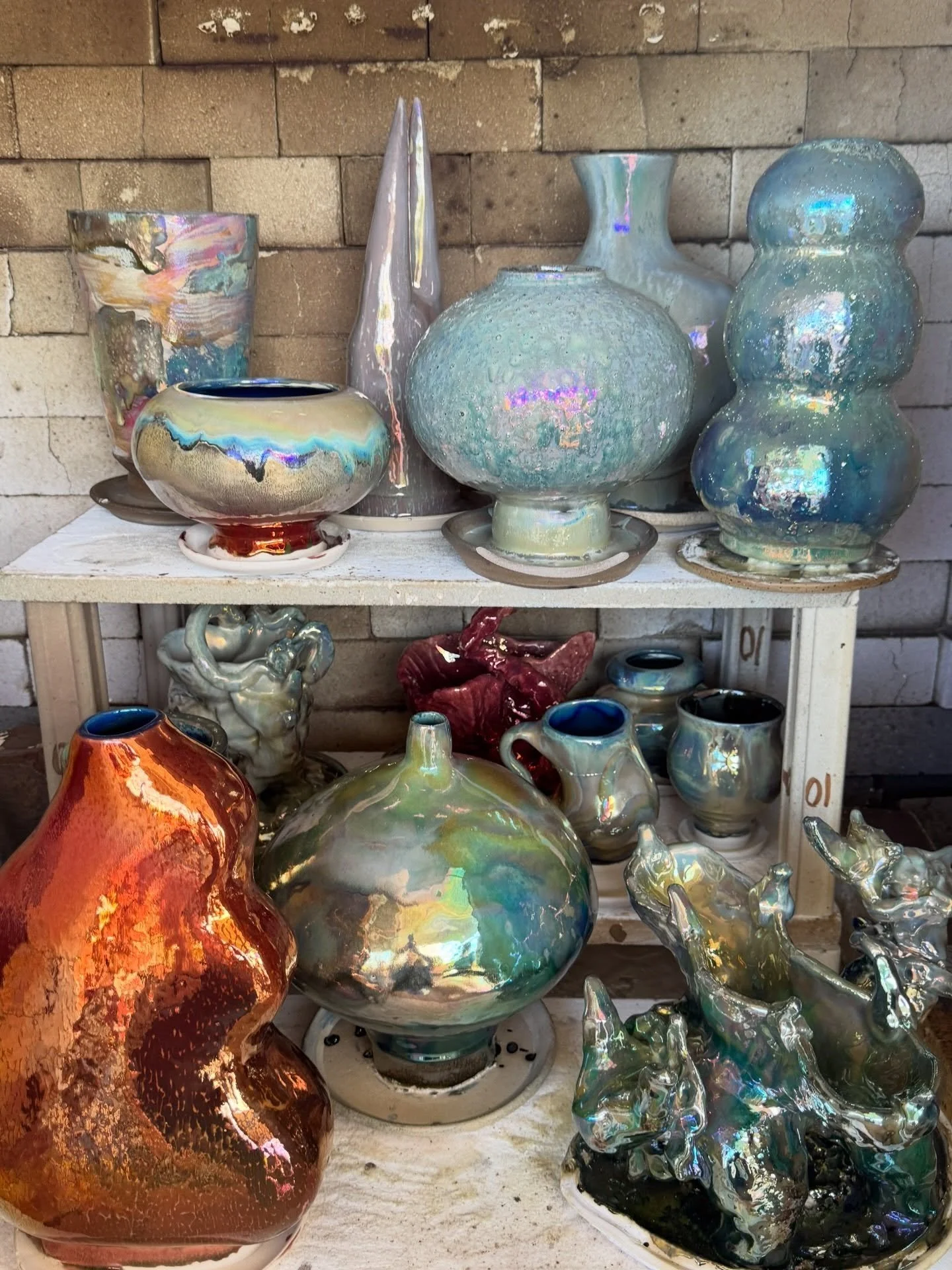 The second Florida workshop was at the fantastic @moreancenterforclay The original plan was to do the oxidation glaze firing in the electric kilns and transfer to the gas kilns for the low reduction. Last minute kiln issues caused us to pivot to doin