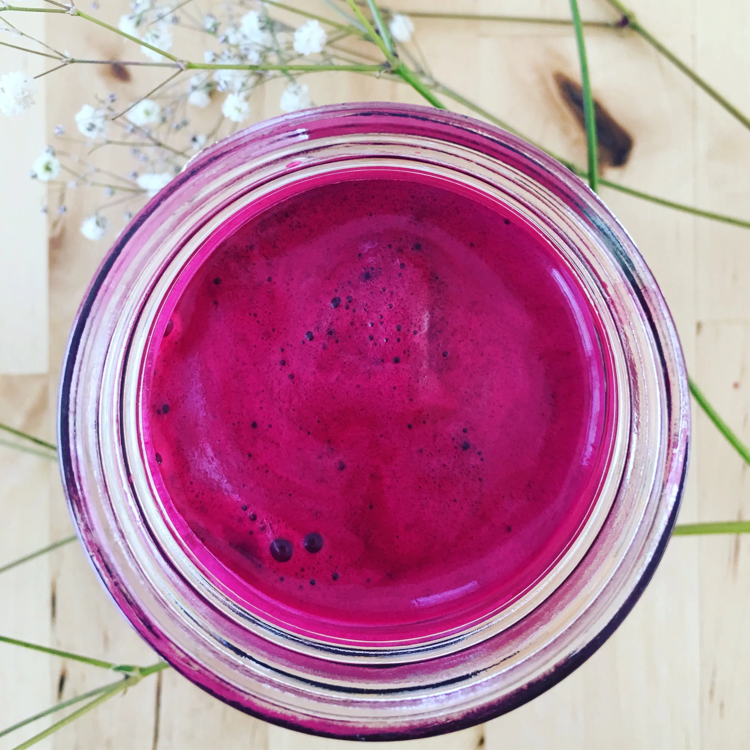 Beet and green apples juice English version CLAUDIACAZA