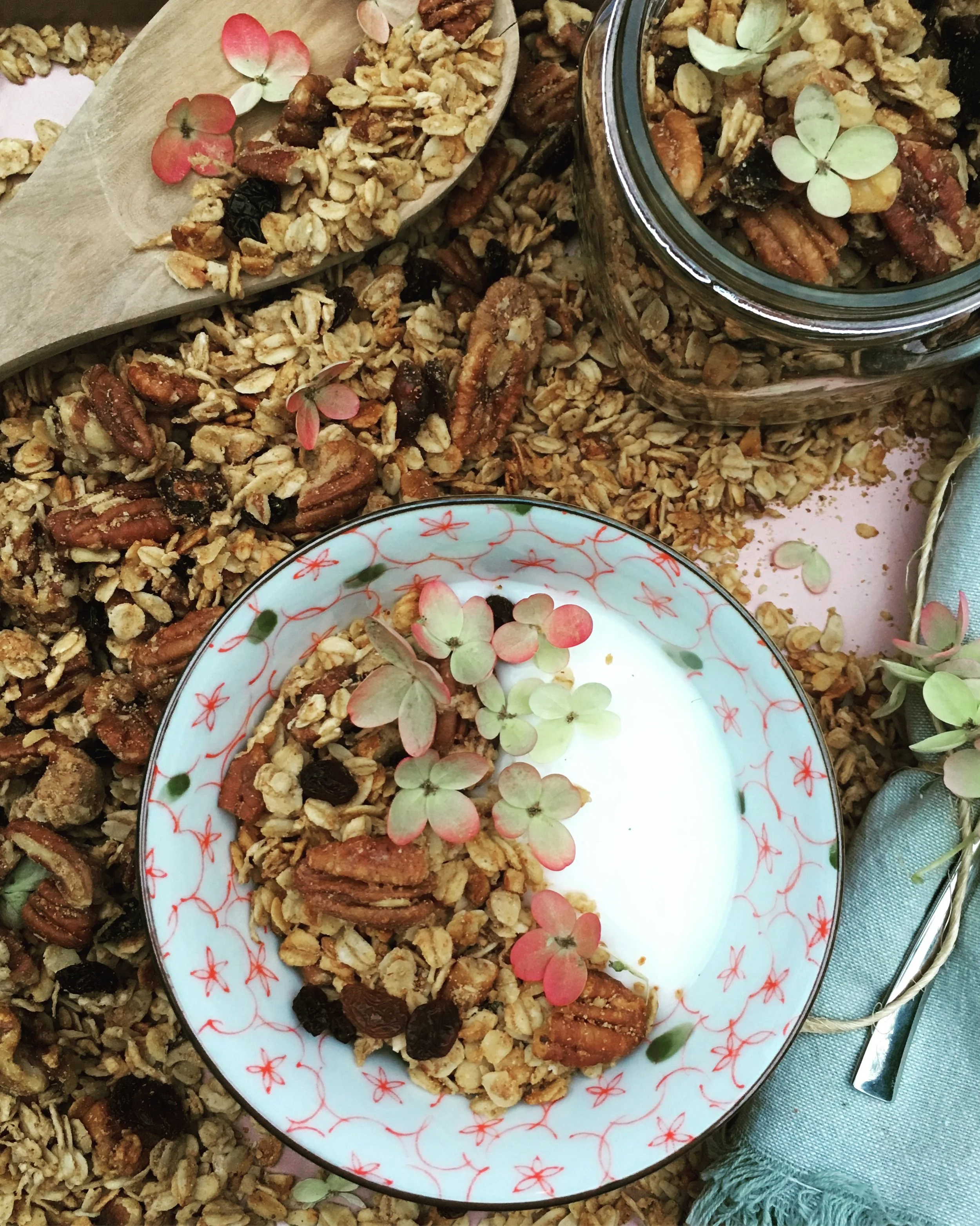 Granola avoine, pommes, et noix de pécan