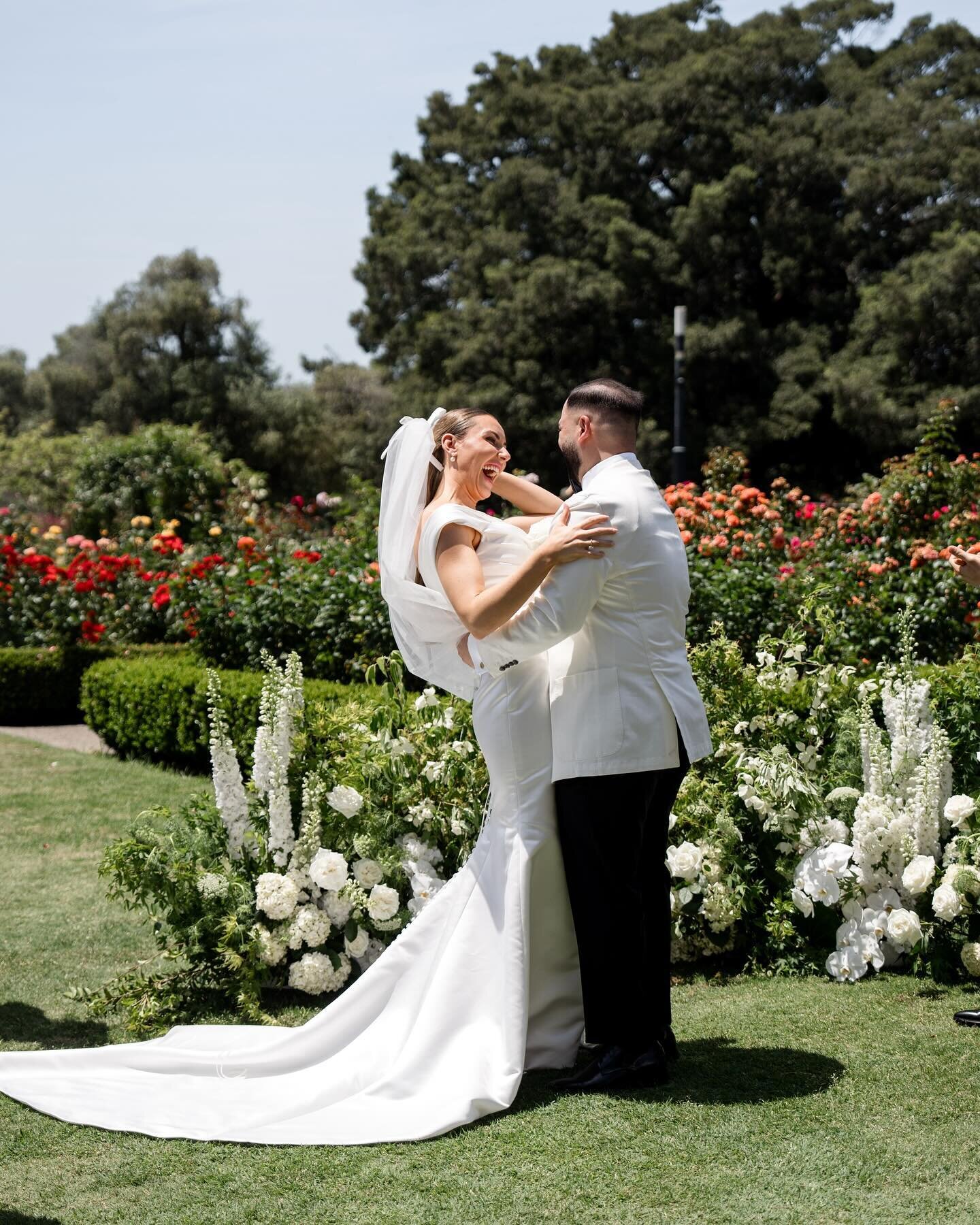 Cassie &amp; Baki&rsquo;s beautiful garden ceremony @botanicsydney 🥂

Cocktail hour in the garden for Cassie &amp; Baki @chiswickwoollahra 🥂

Styling Concept &amp; Design @madelineanne_styling 
Photography @anemotionweddings 
Floral Stylist @_elleb