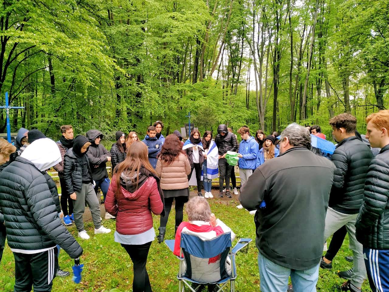 Zbylitowska Góra, fosas de 800 niños