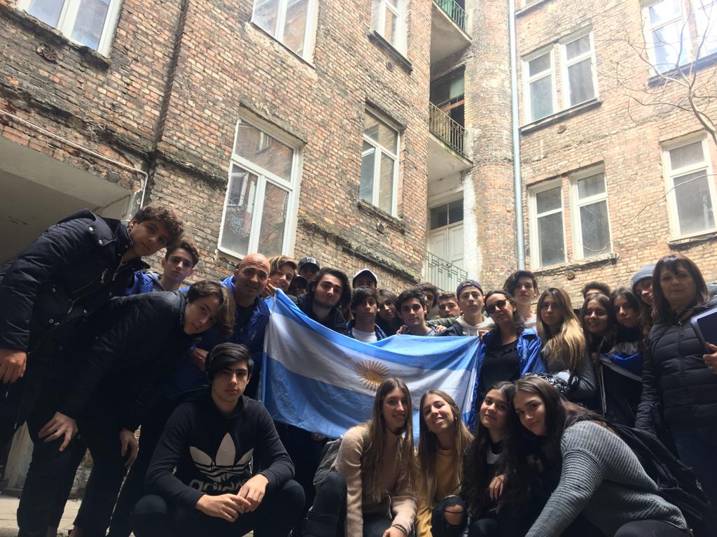 un viejo edificio del gueto, es casi lo único que queda… estamos en el hoif