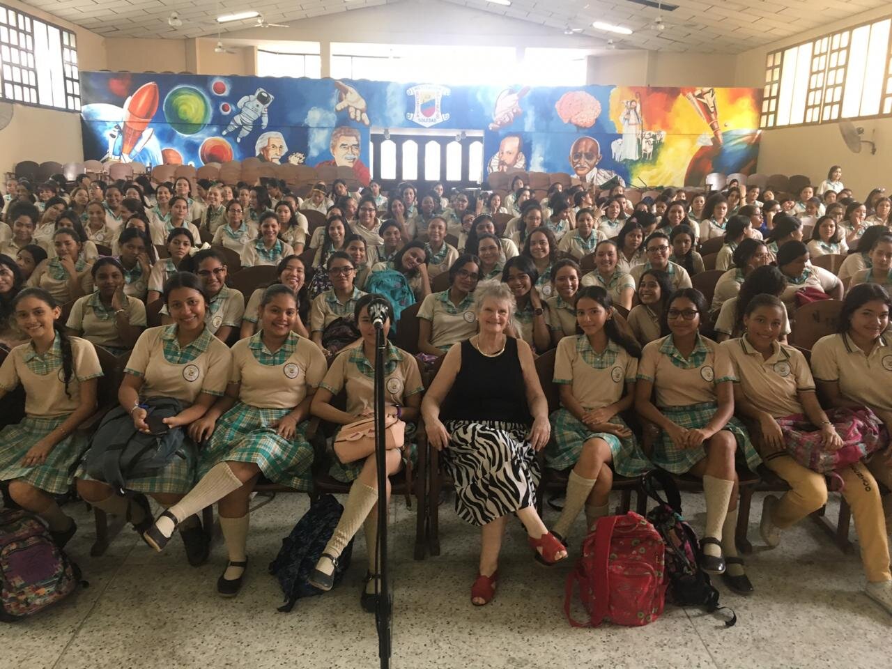 Politécnico de niñas, en localidad Soledad. Hablé sobre las historias de los niños en la Shoá.