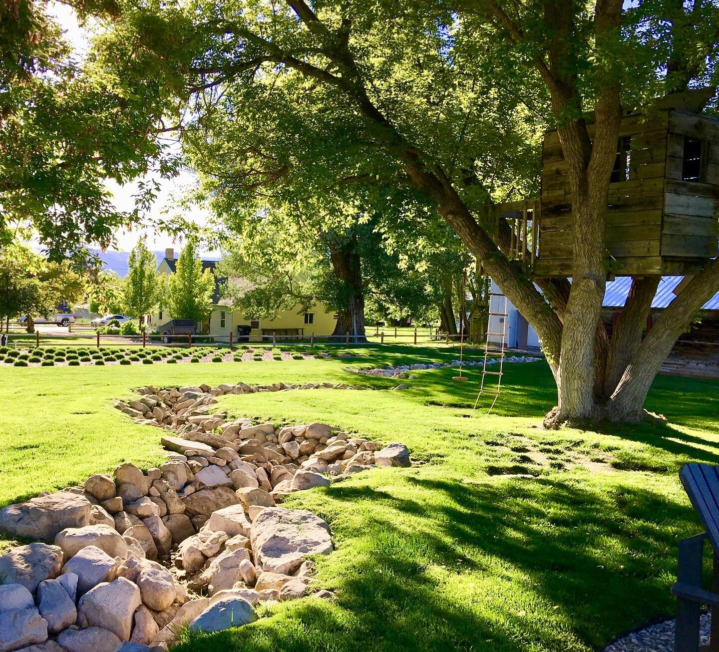 Springtime - where are you?
.
.
#sittingontheporch #familytime #gatheringplace #familyreunion #workshopspace #retreatspace #workretreat #retreatvenue #springcityutah #smalltown