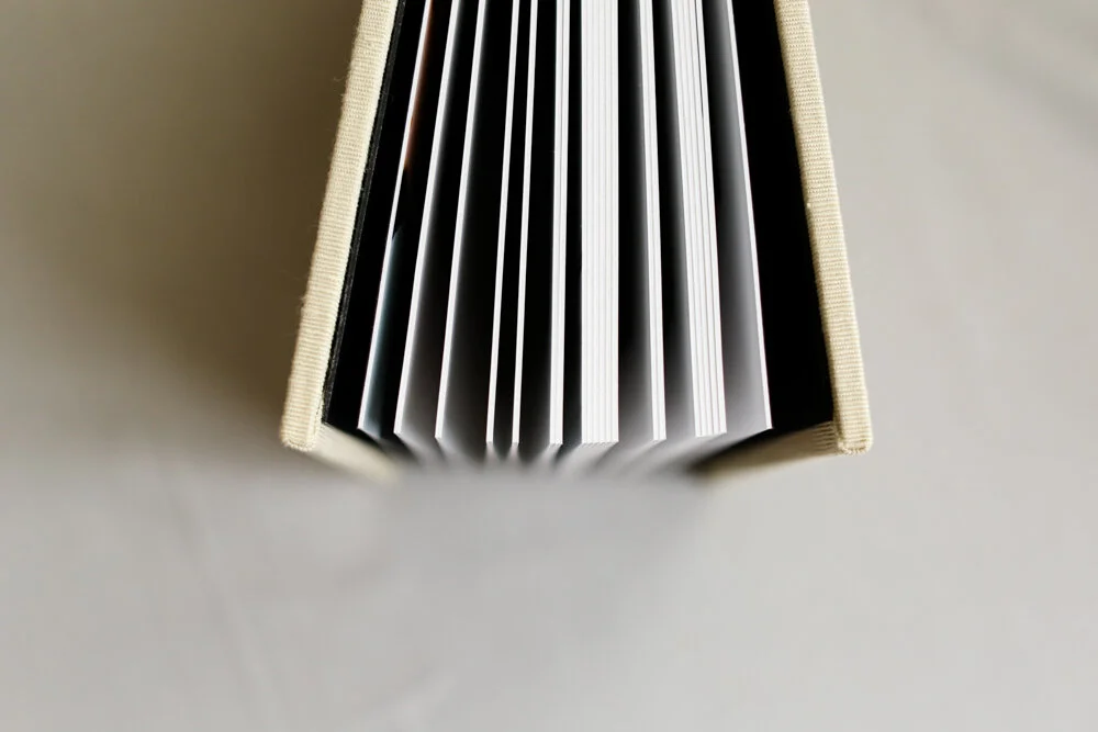  Lay-flat spreads guarantee that none of your images will get lost in the gutter. 