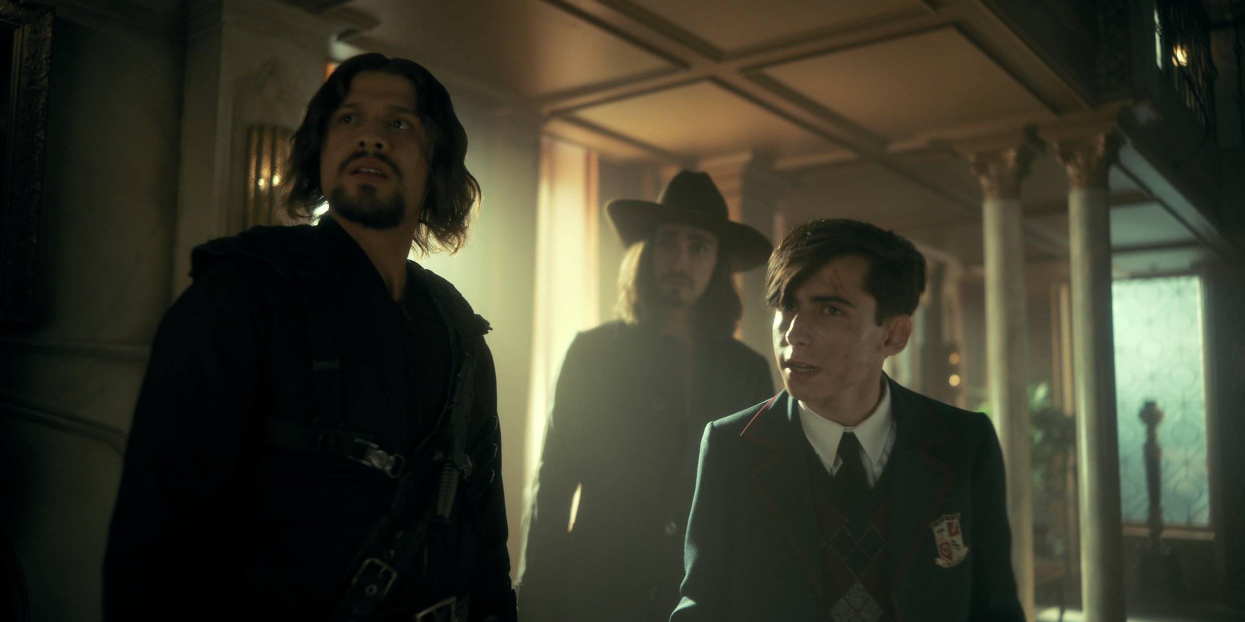 TheUmbrellaAcademy_Season3_Episode1_00_05_54_00R (1).jpg