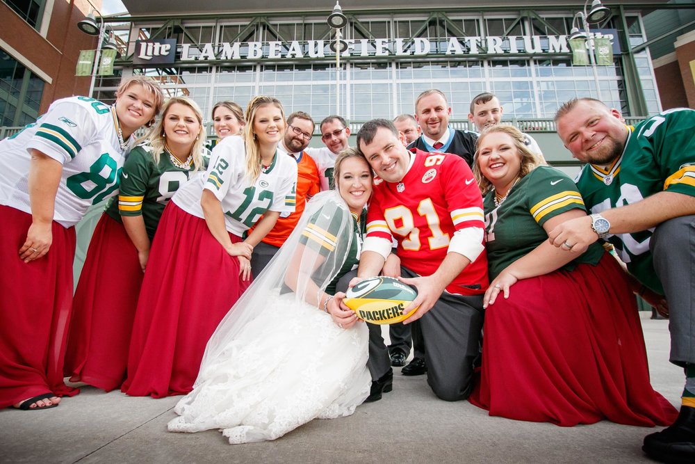 lambeau-field-wedding-bride-groom-adam-shea-photography-green-bay-appleton-neenah-photographer-7.jpg