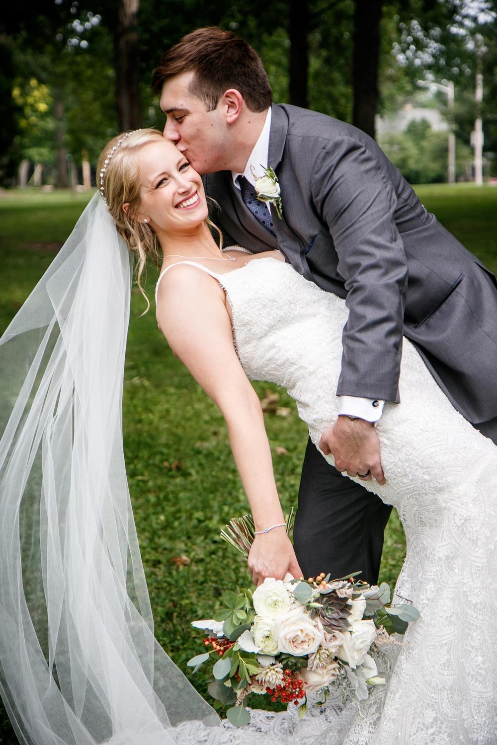 neenah-riverside-park-bride-groom-adam-shea-photography-green-bay-appleton-neenah-photographer-11.jpg