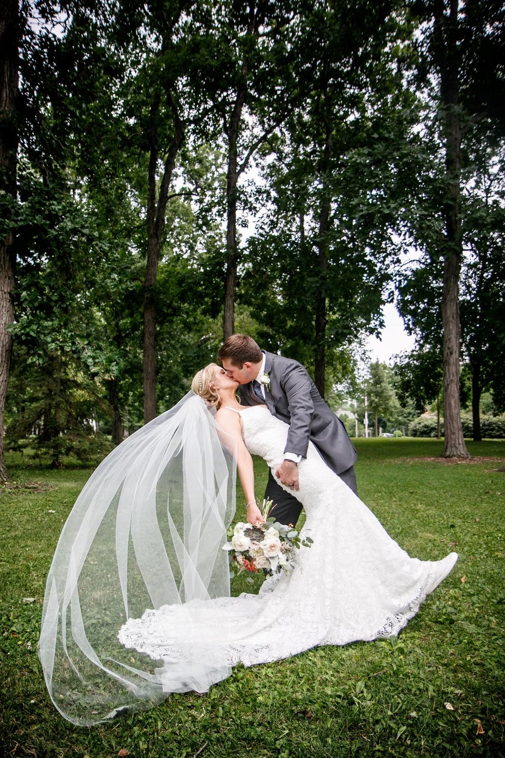 neenah-riverside-park-bride-groom-adam-shea-photography-green-bay-appleton-neenah-photographer-12.jpg