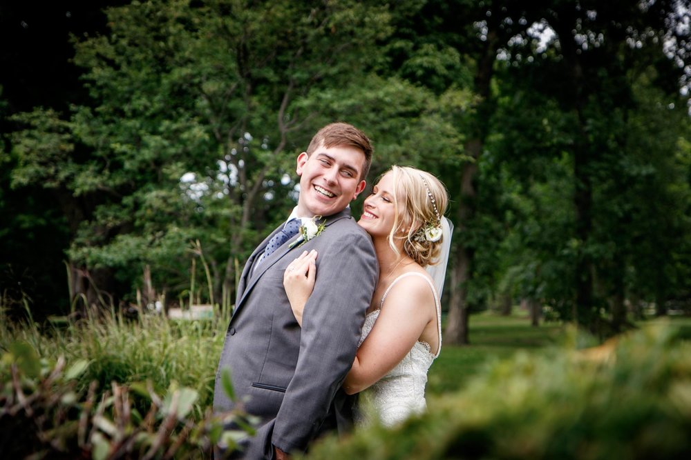 neenah-riverside-park-bride-groom-adam-shea-photography-green-bay-appleton-neenah-photographer-14.jpg