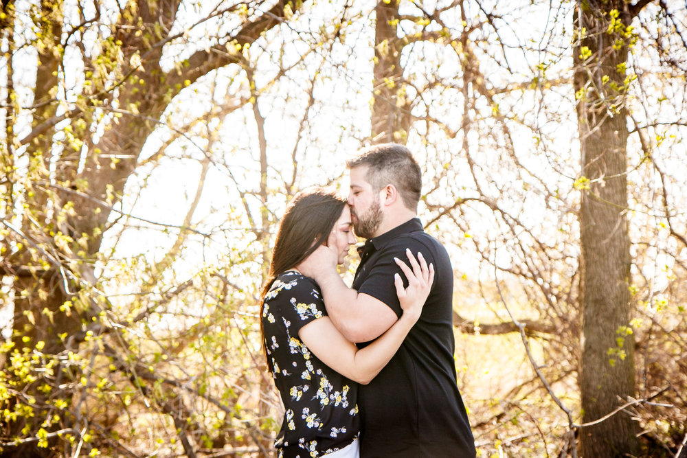 fall-engagement-photos-clothes-to-wear-adam-shea-photography-green-bay-appleton-neenah-photographer-14.jpg