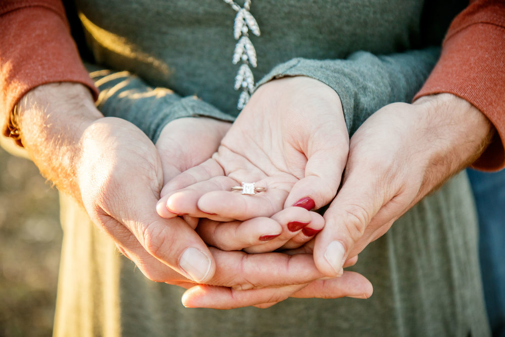 fall-engagement-photos-props--adam-shea-photography-green-bay-appleton-neenah-photographer-23.jpg