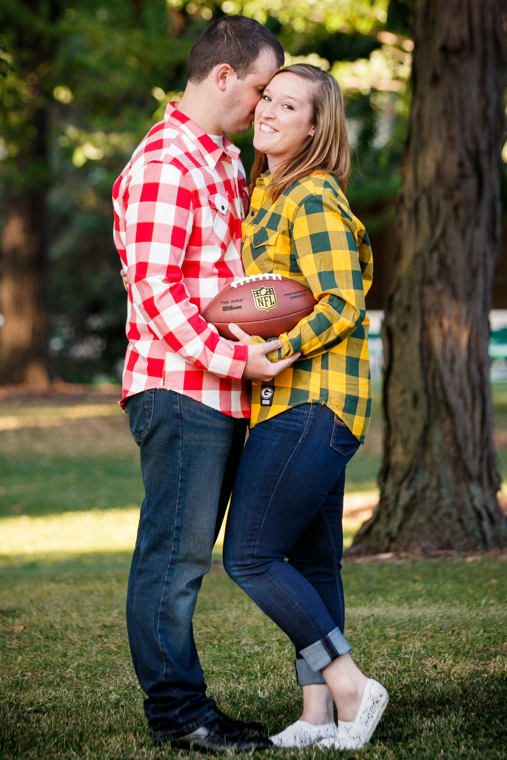 fall-engagement-photos-props--adam-shea-photography-green-bay-appleton-neenah-photographer-14.jpg