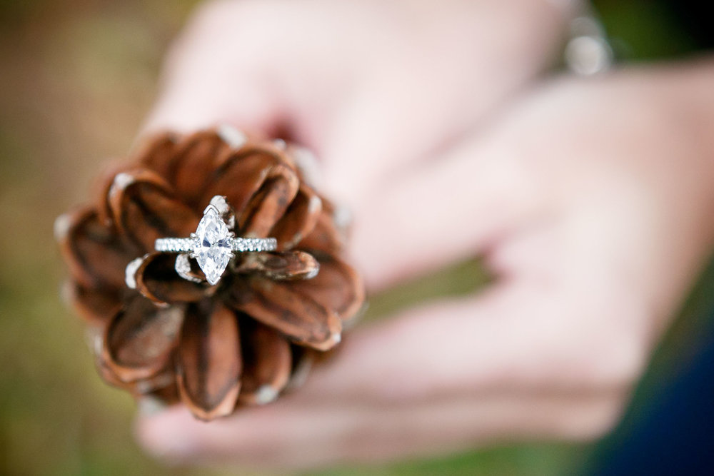 fall-engagement-photos-props--adam-shea-photography-green-bay-appleton-neenah-photographer-7.jpg