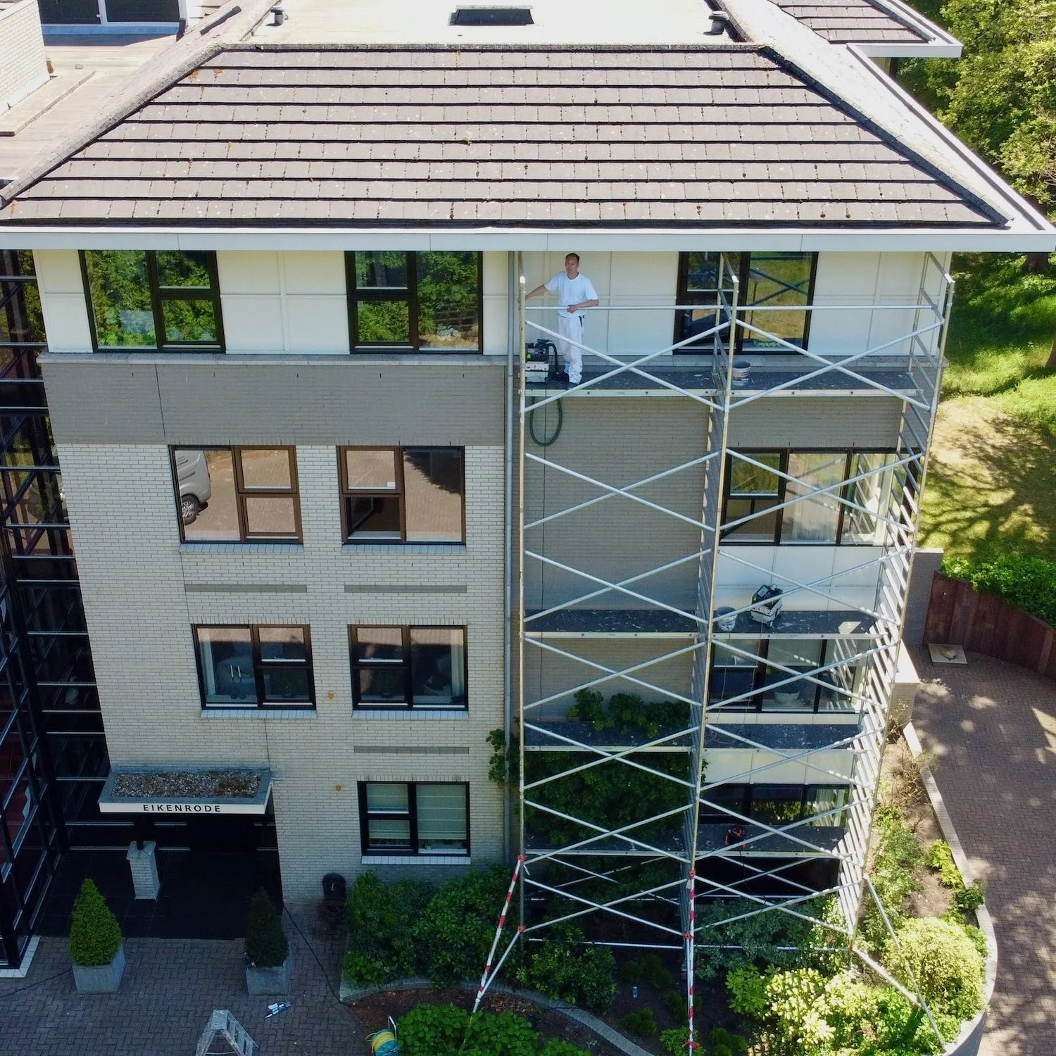 Schilder op de steiger bij Eikenrode vanuit de lucht