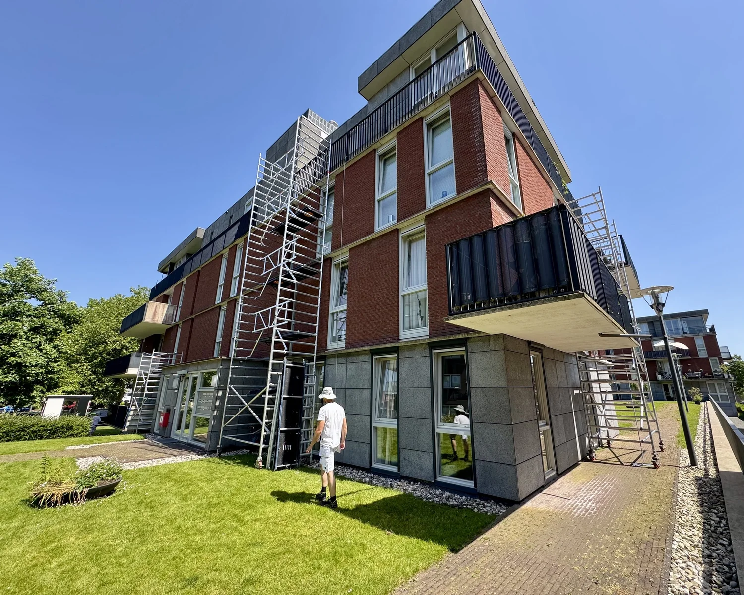 Barry Asseler voert schilderwerk uit bij Waterpark Heemstede