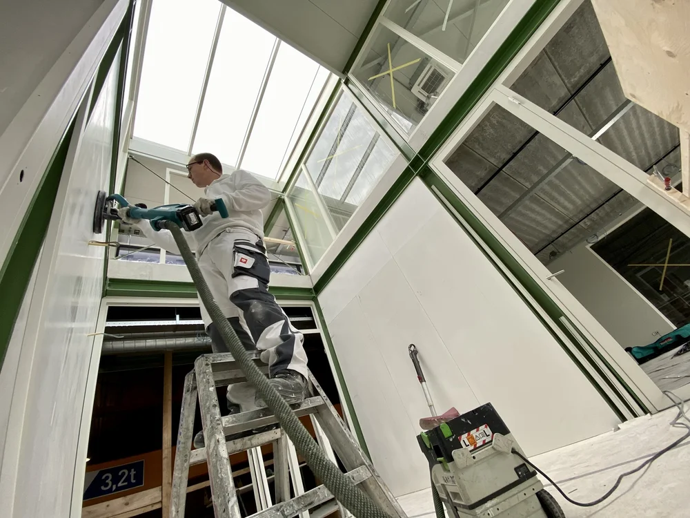 Schuurwerk door Asseler Schilders bij zakelijk project