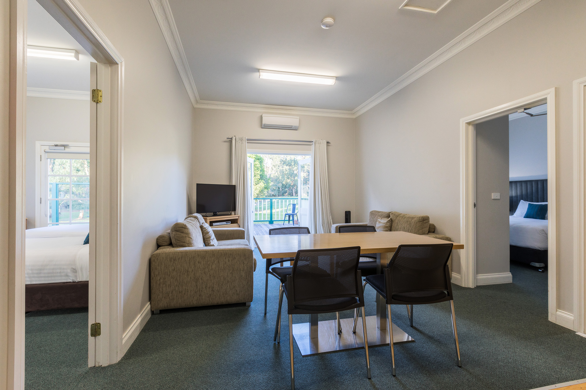 room-apartment-003.jpg
