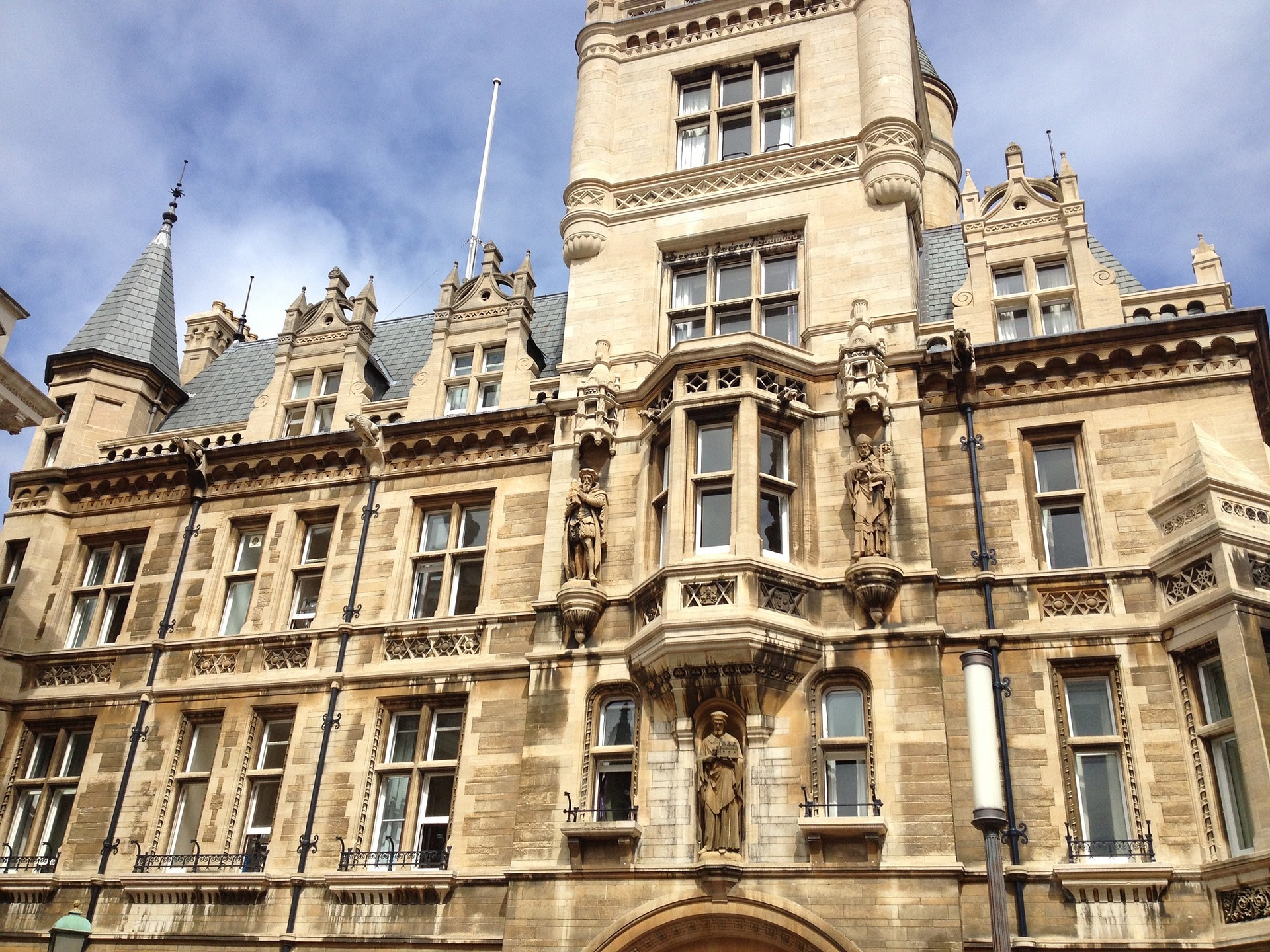 Gonville and Caius Guide and Peek Cambridge walking tour