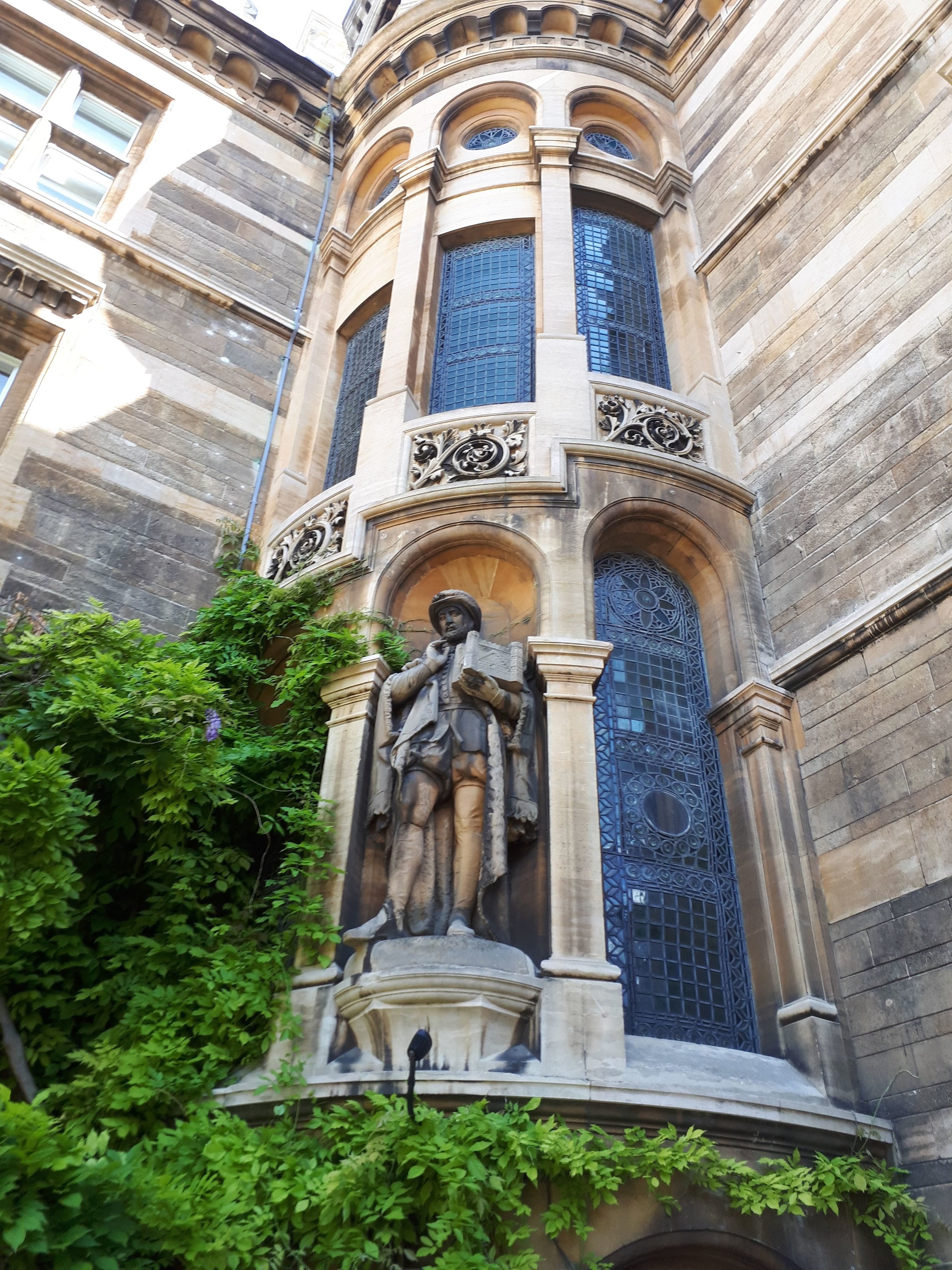 John Caius Guide and Peek Cambridge walking tour