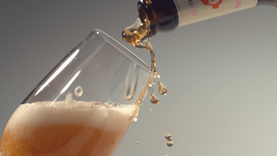 Uwe_1920x1080_loop_pour3.gif