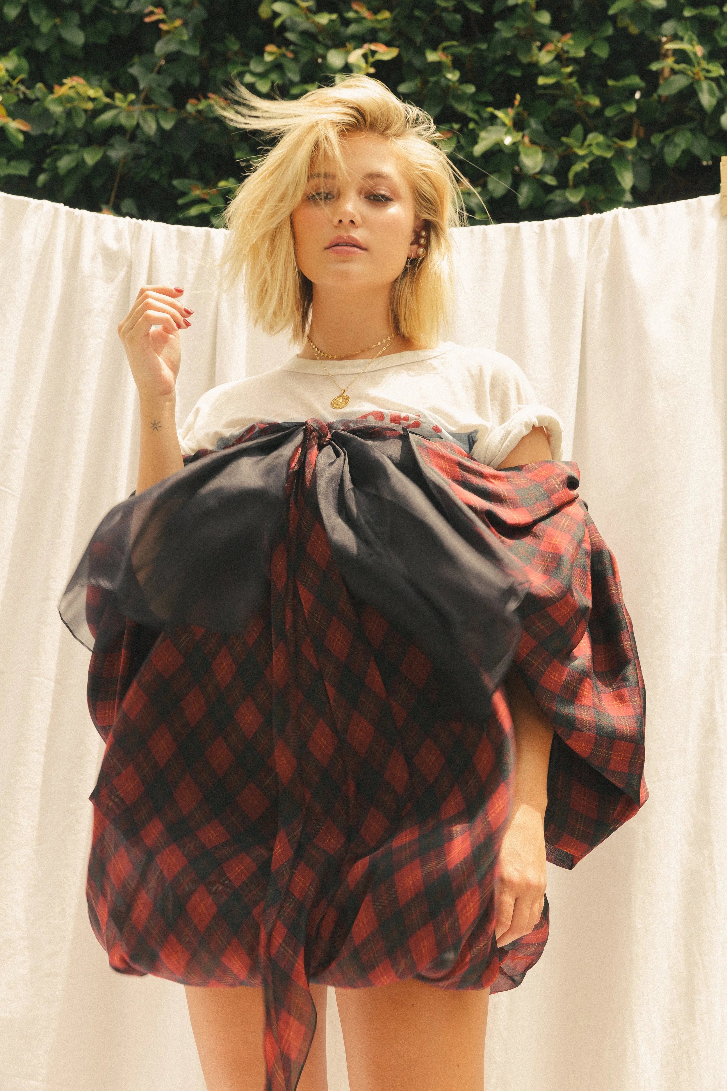 ht_Olivia_Holt_Flaunt_4_.jpg