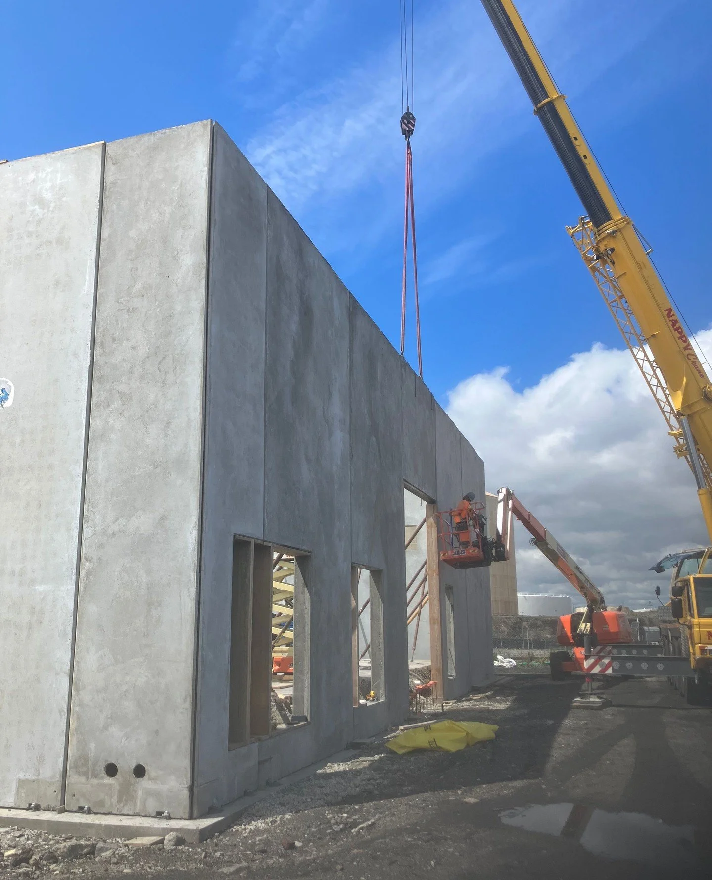 Walls going up, progress moving forward. 🚧💪 Piece by piece, this project is taking shape with strength and precision.
#builtright #projectIprogress #rykor