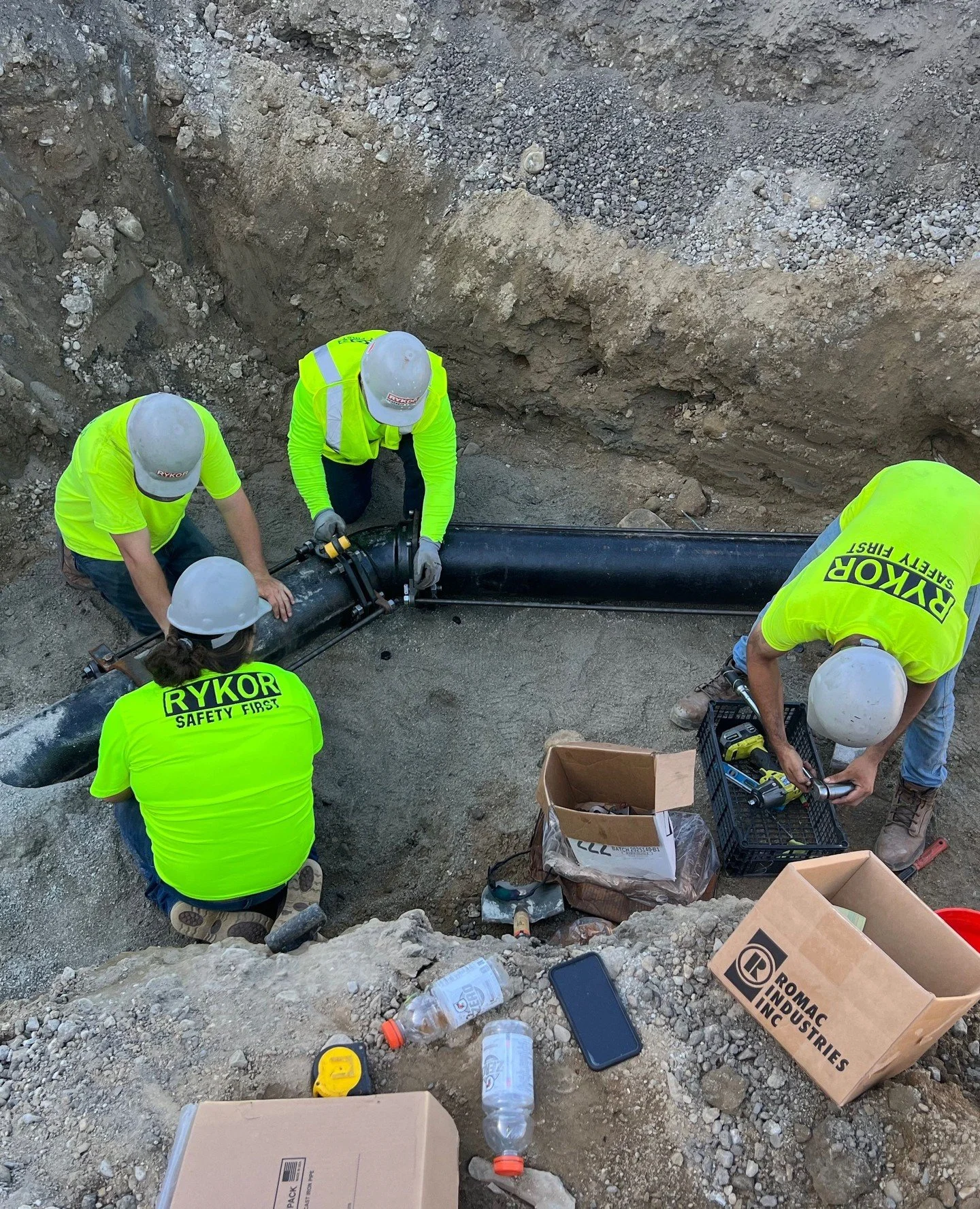 Nothing gets built alone. Tight spaces, precise work, and a crew that moves like a unit,  that&rsquo;s how the job gets done. 👷&zwj;♂️🤝⁠
⁠
#construction #rykor #teamwork