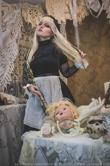gothic alice in wonderland teaparty.jpg