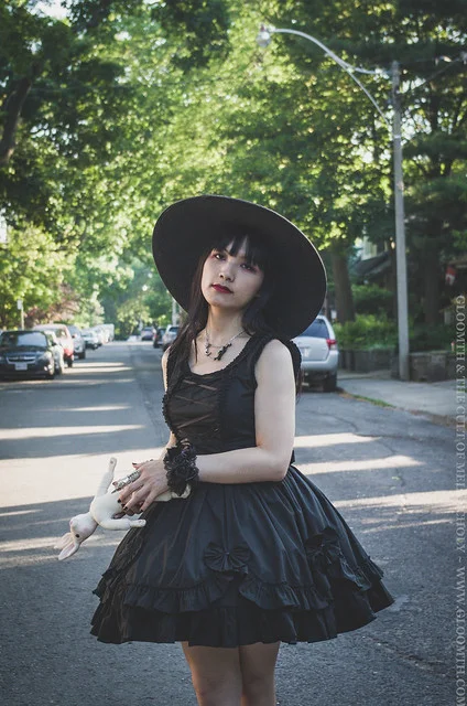 summer gothic fashion