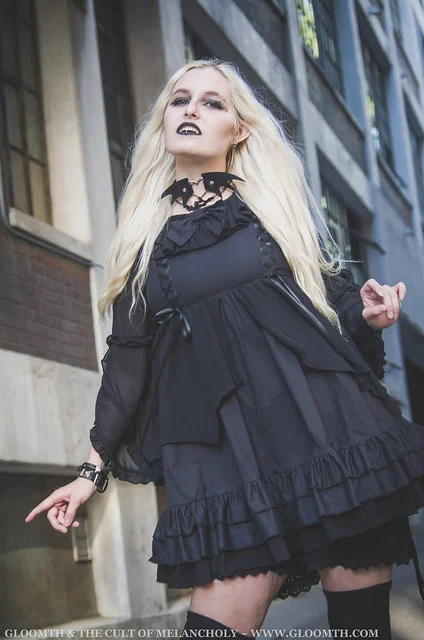 gothic blonde vampire gir.jpg