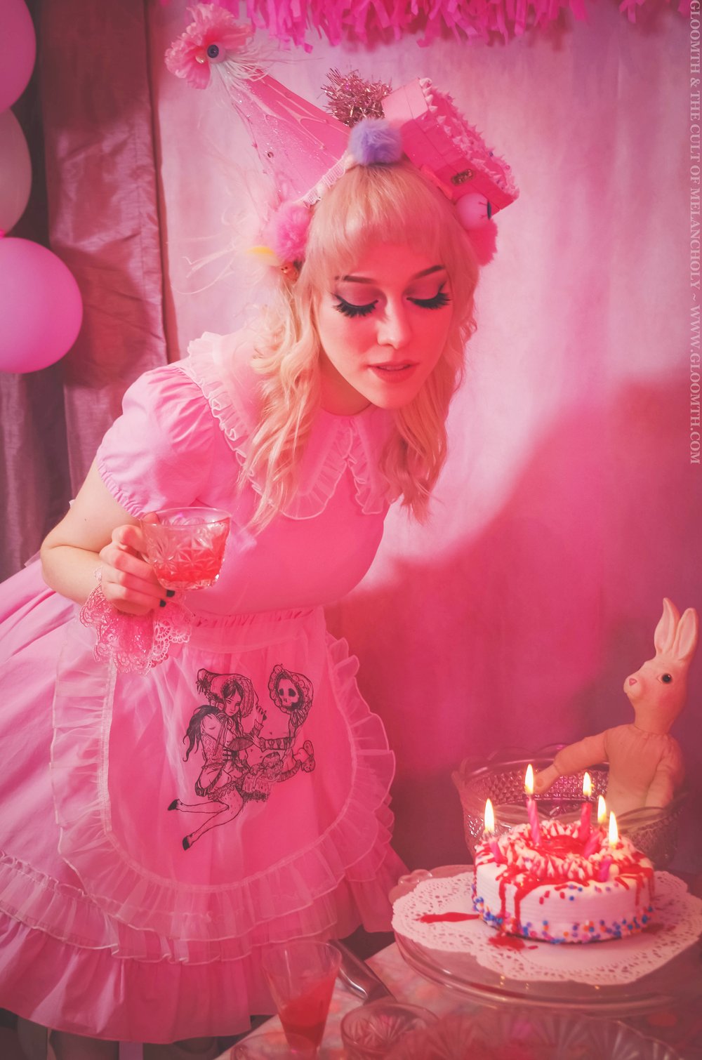 Milkyfawn: A lolita blog.: On Wednesdays we wear pink - Mean lolitas parody!