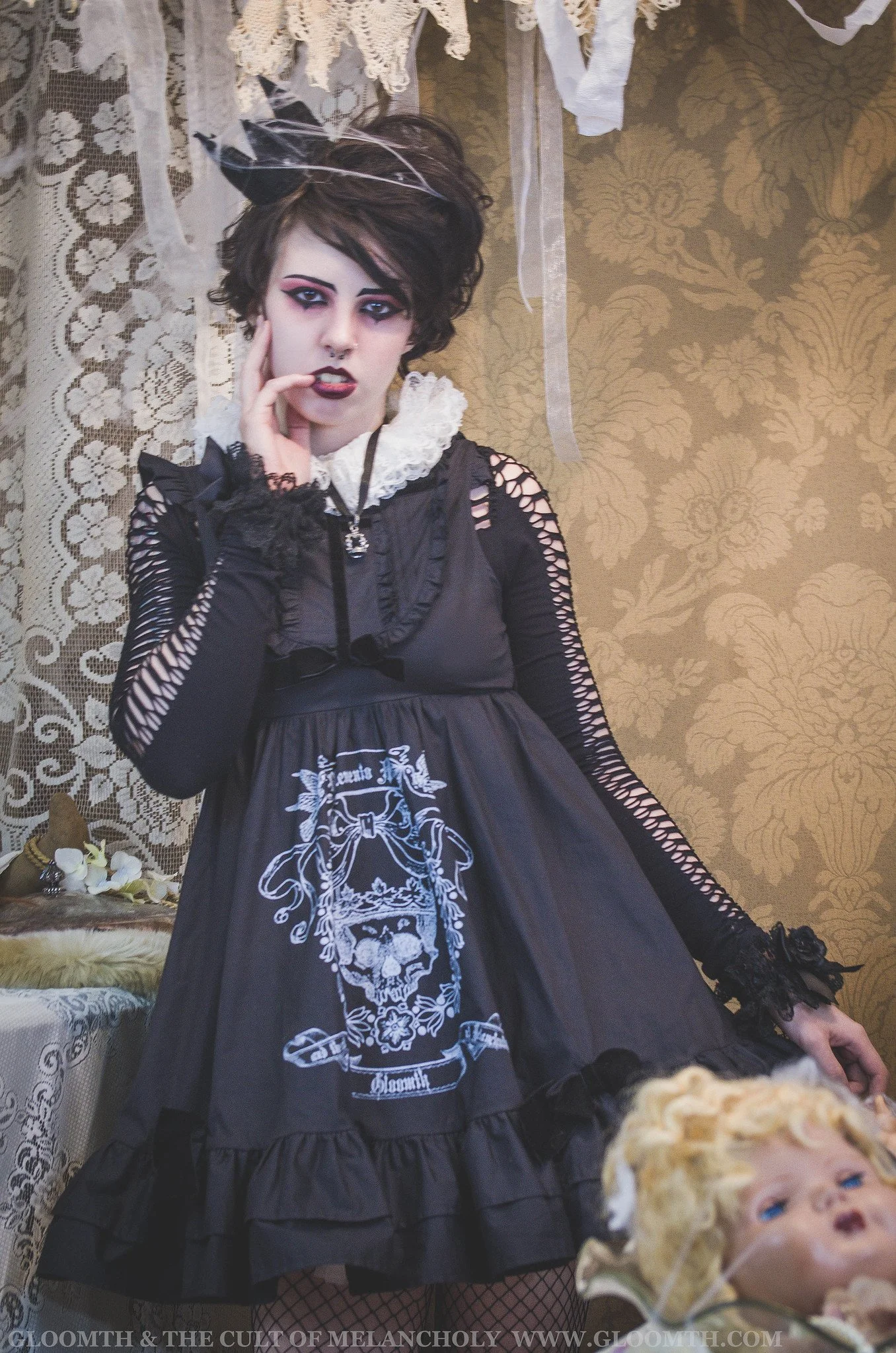 White Lace Clown Collar — Gloomth