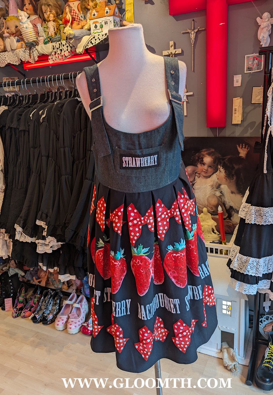 Bacio Bouquet Strawberry Jumperskirt Size L/XL