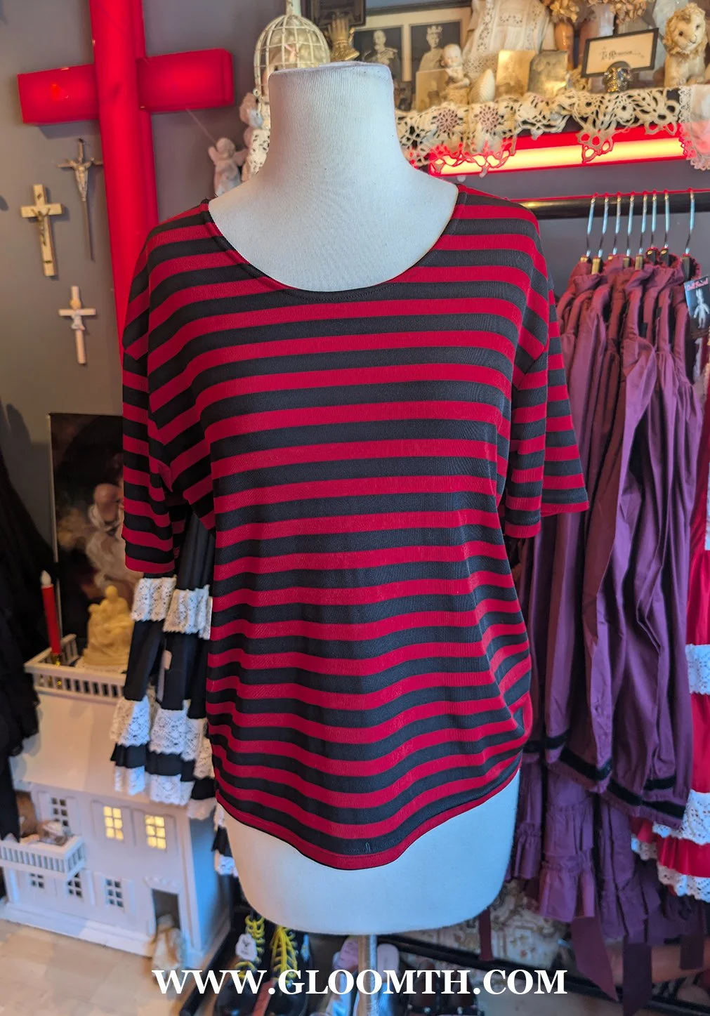 Vintage 1990s Red and Black Stripe Top Size XXL+