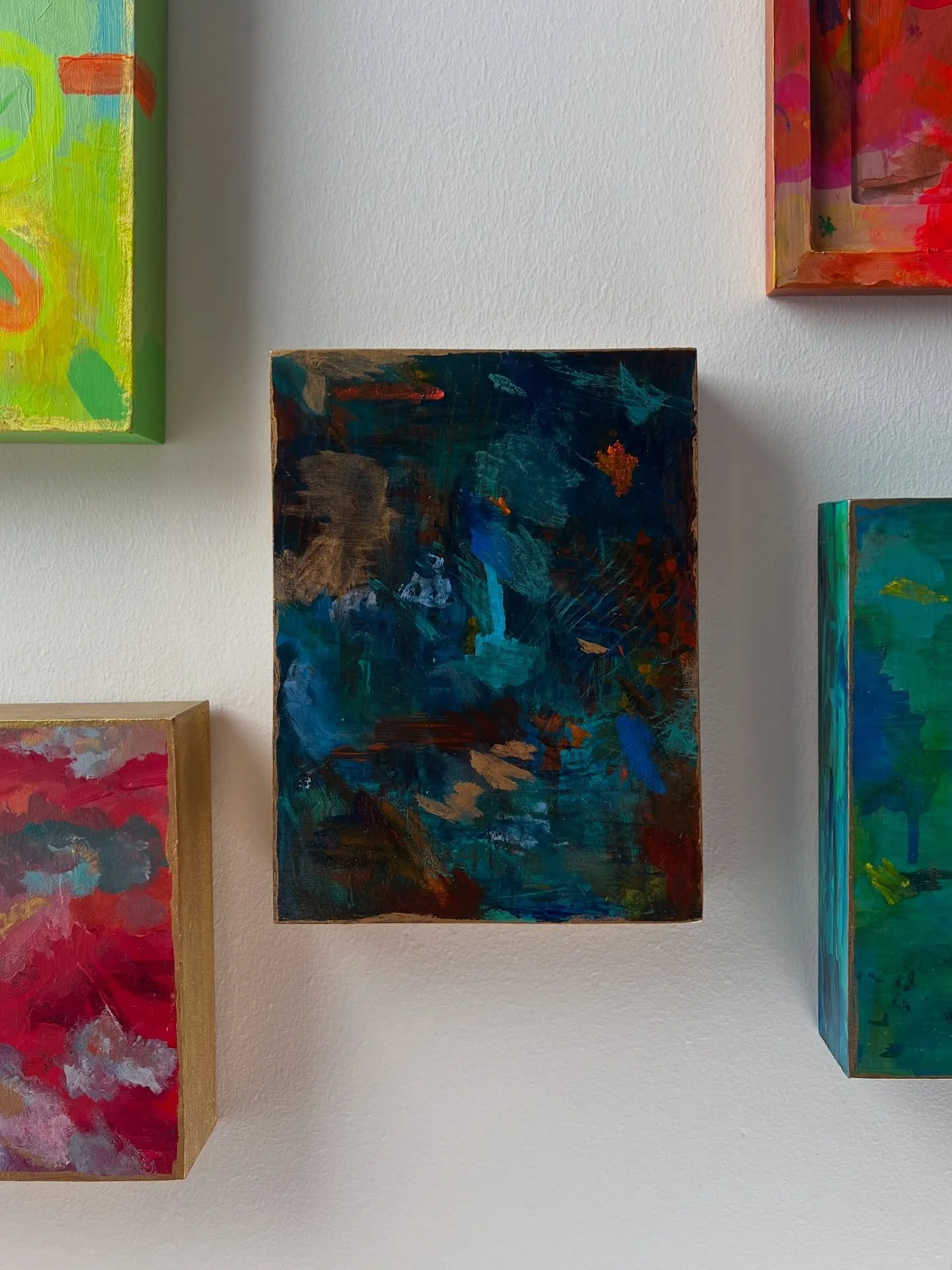 Mixing Colors On the gallery wall. All painted by yours truly! Setting up an online shop in the near future, but all of my pieces are currently available for purchase! Dm for pricing

#dopaminedecor  #localartists #jcart #emergingartist #affordablear