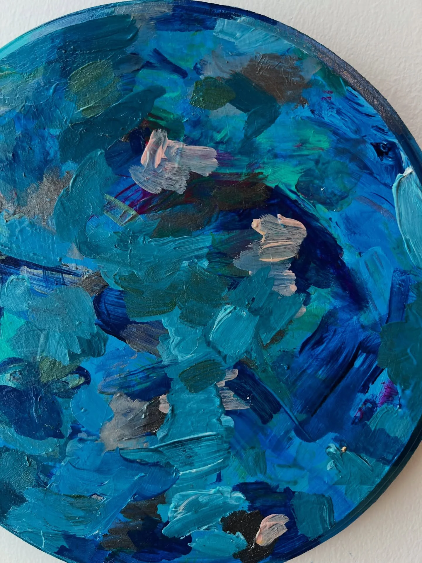 Some closeups of recent work in preparation for my online shop opening! Stay tuned ❤️
#artforsale #artforall #affordableart #artforeveryone #emergingartist #localartists #jerseycityart #oilpaintings #acrylicpaint #bts