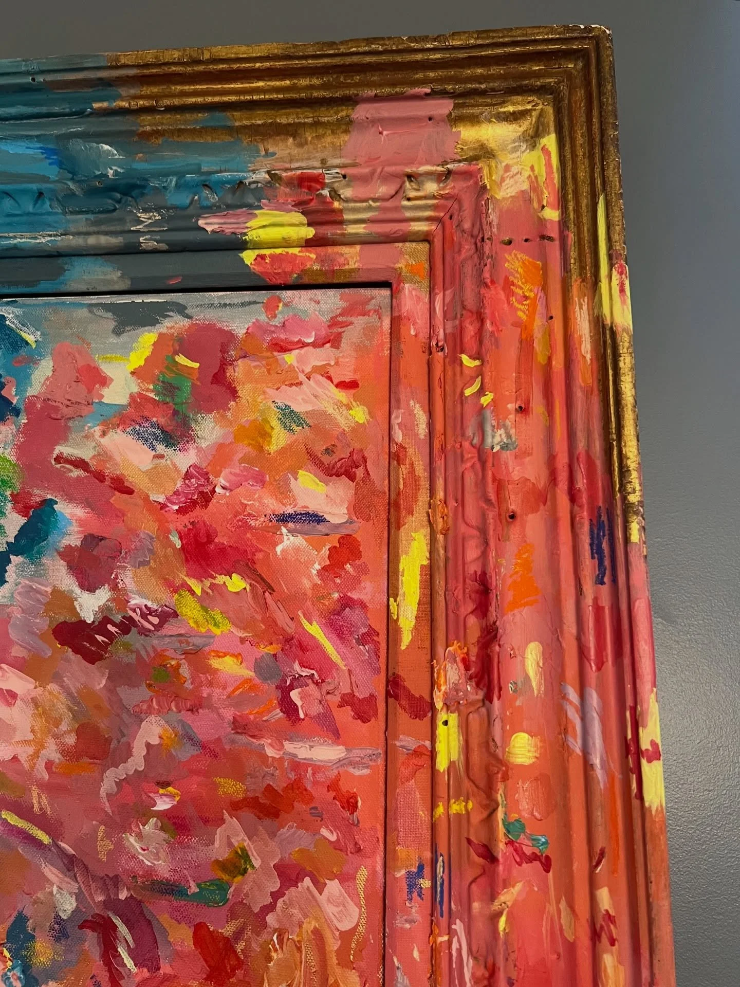 Sometimes the strokes don&rsquo;t just sit neatly on the canvas, perfectly framed. Sometimes the excitement of the colors burst and break through, bleeding to the edges of the frame

#artwork #color #artist #painting