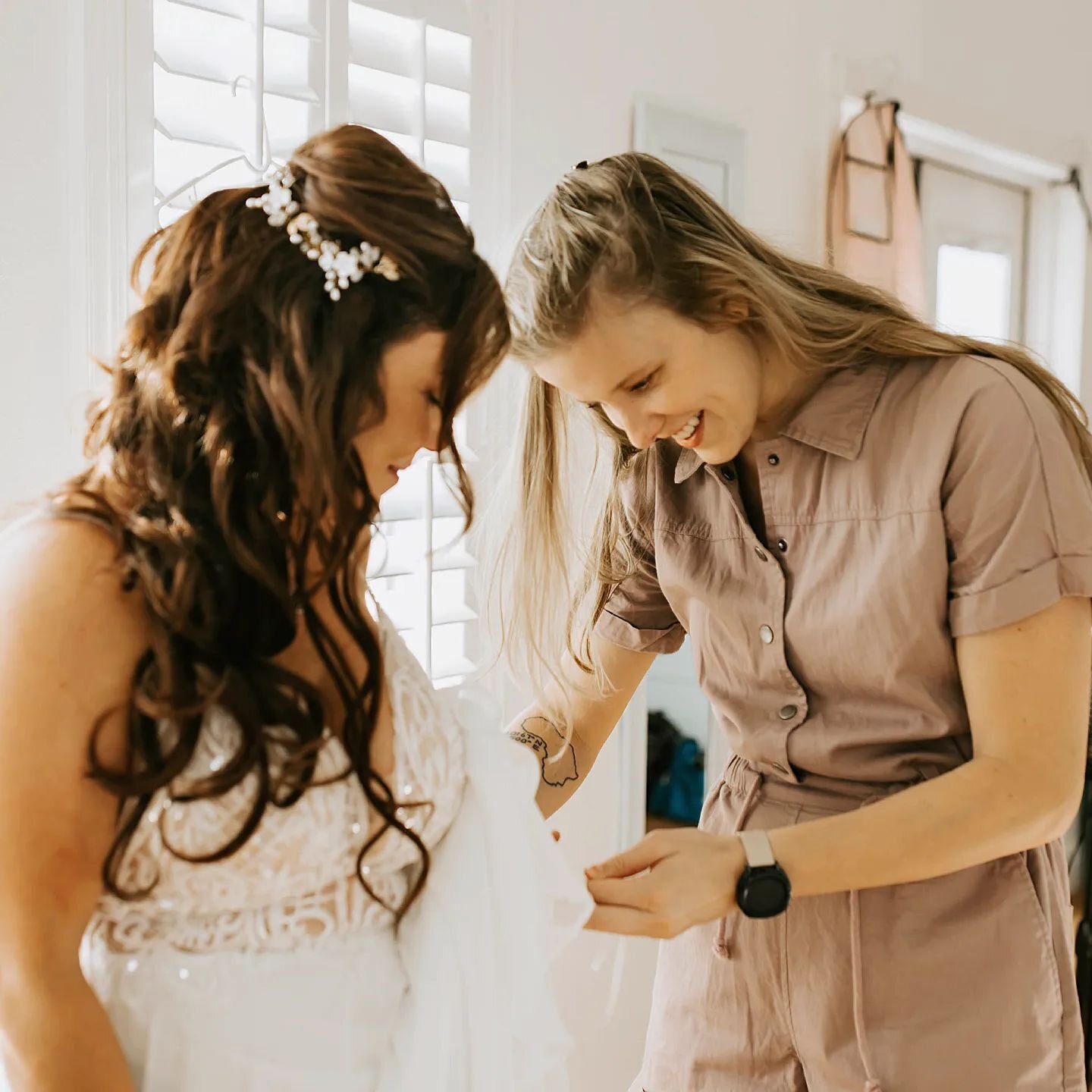 I'm seriously whole heartedly over the moon happy that I got to help turn your wedding day into a story for you and Ben to treasure for eternity 💕 

You, Brooke were a gorgeous bride! 

// I was actually almost five months pregnant here with Lillee 