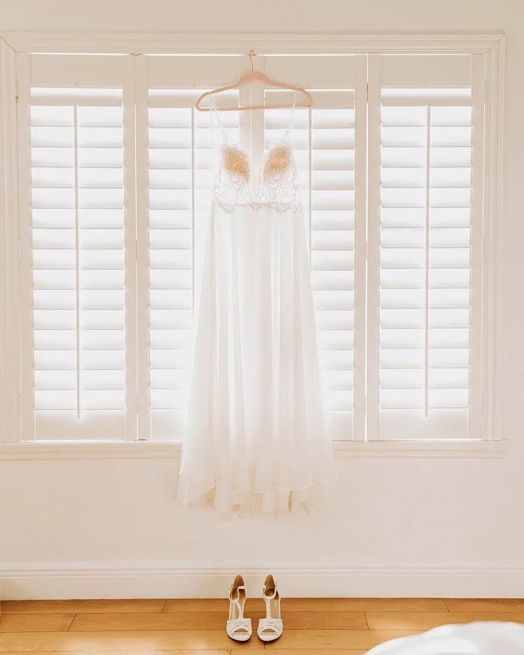 For me editing with &quot;moody tones&quot; just comes more natural, but at times I find my self knowing when it's time for &quot;lighter and brighter!&quot; This Florida wedding was a dream to shoot! 💛
