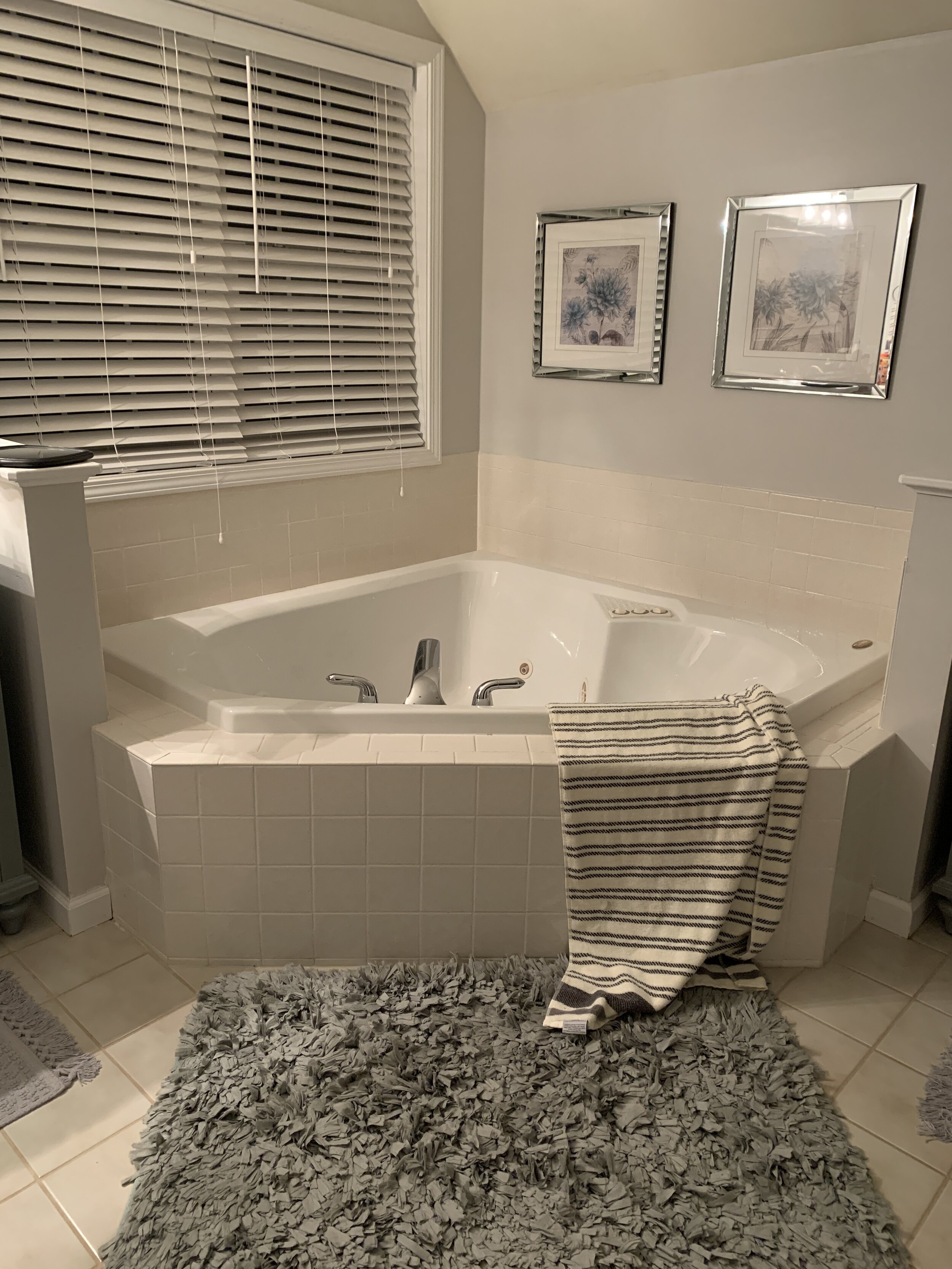 Ideas To Coverup Your Bathtub Surround, How To Decorate Bathtub Area