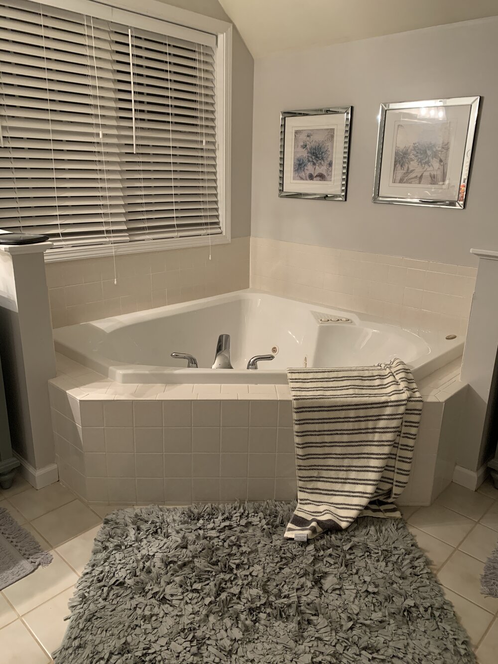 Ideas To Coverup Your Bathtub Surround, How To Hide A Bathtub