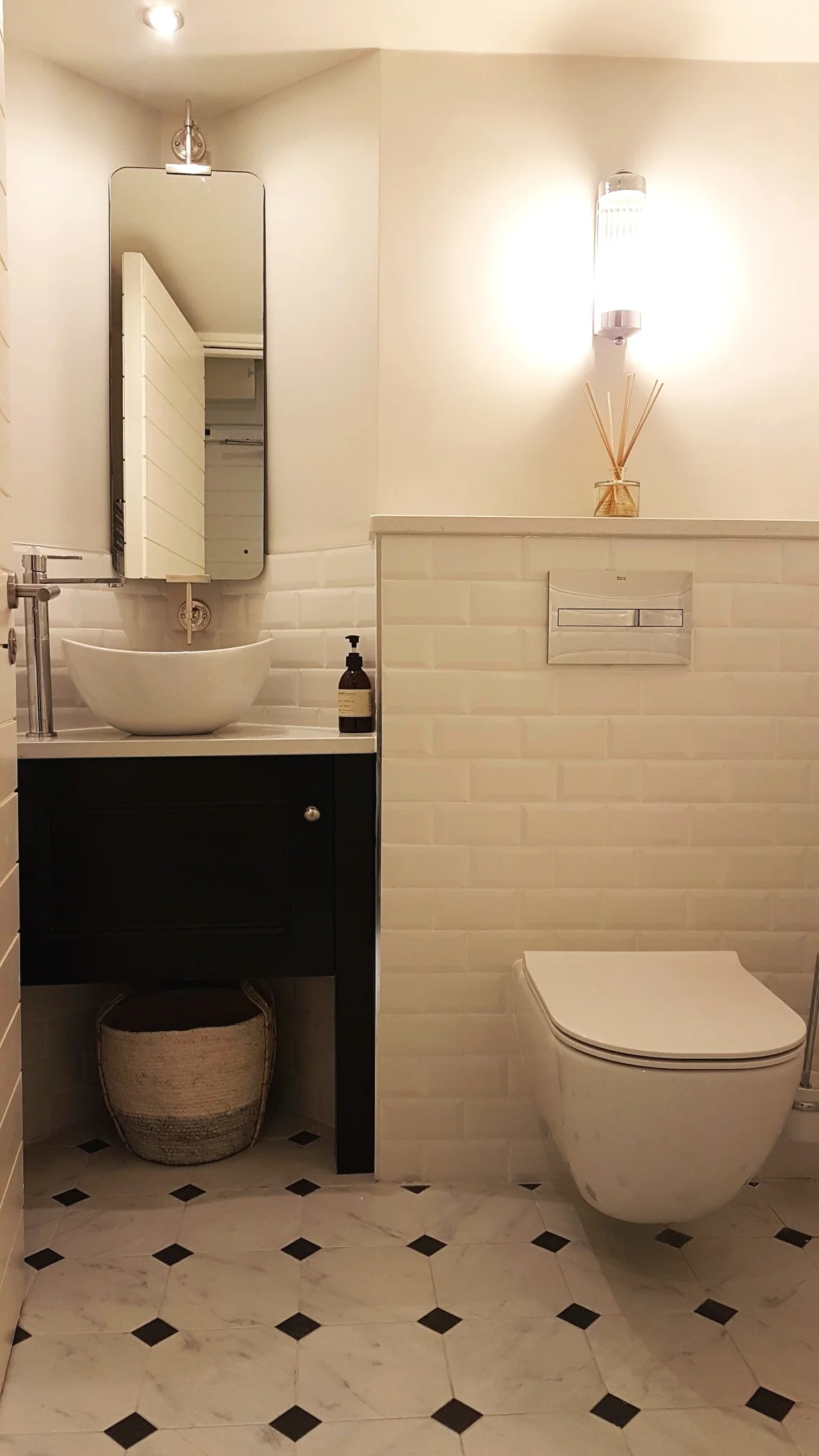 Apt 1 WC.jpg