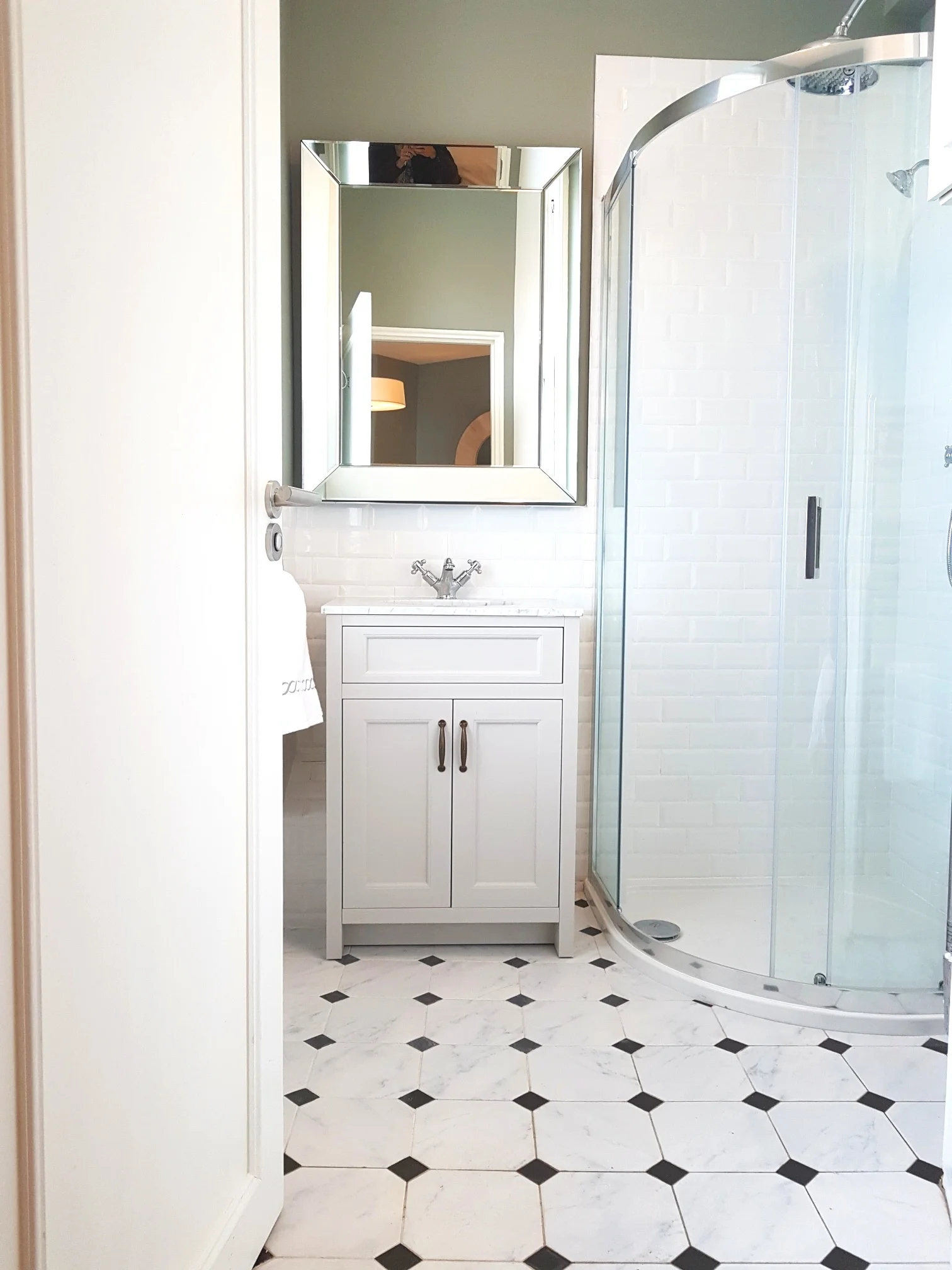 Apt 1 Ensuite.jpg