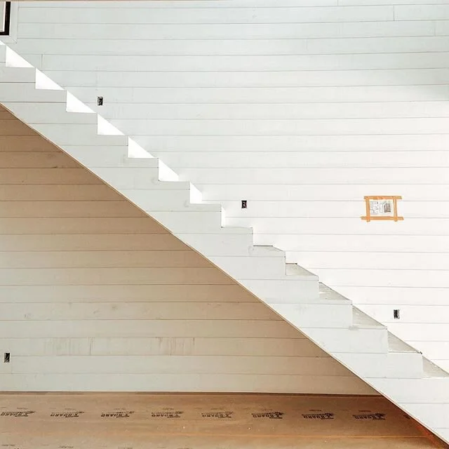 Lines, lines, lines! 😍
⠀⠀⠀⠀⠀⠀⠀⠀⠀⠀⠀⠀
&quot;Stairs...what stairs?!?! FORM180 killed it with the design on this staircase at our #TCH4517 project. Every joint of the Shiplap lines up to create a sharp look on these floating stairs. Wait to see what it 