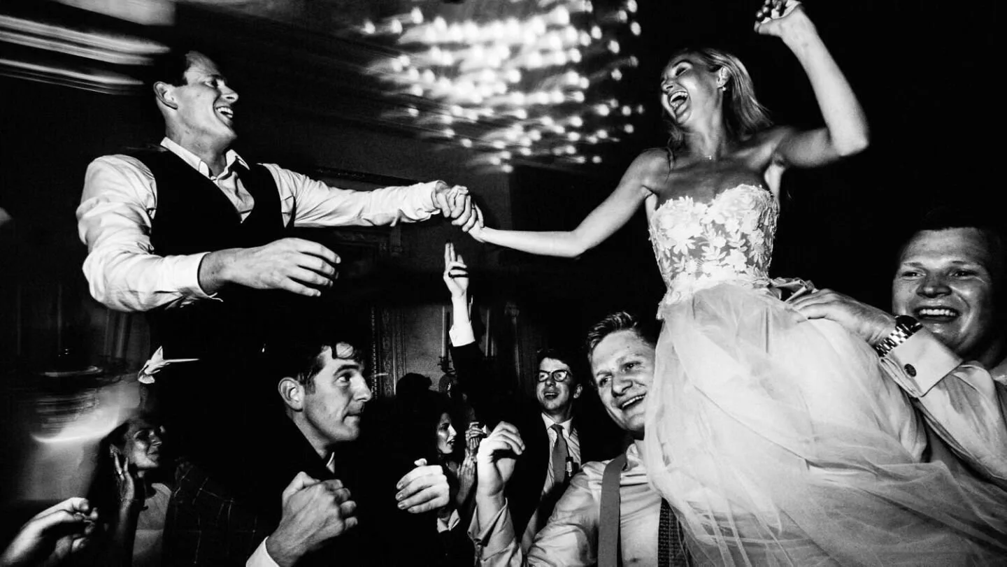 📸 Capturing Love Stories in Manchester, UK 🇬🇧

Engaged and in search of a wedding photographer who can turn your special day into a timeless tale? Look no further! 💍

At BomKnights Photography, I specialize in candid and documentary-style wedding