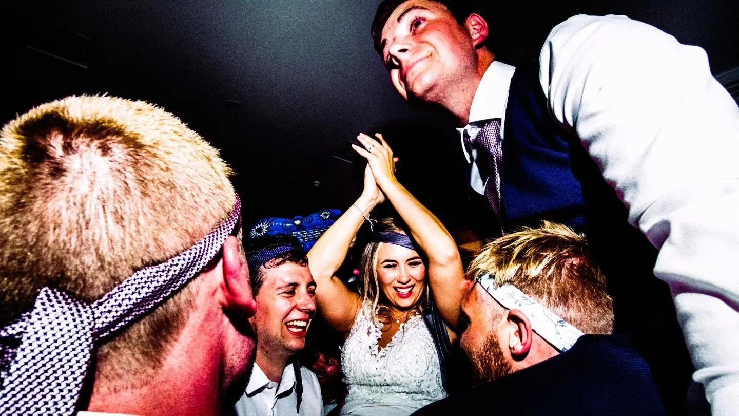 📸 Candid Moments, No Awkward Poses! 🥂🎉

Calling all couples who want to be themselves on their big day! 🙌

As a UK-based documentary wedding photographer, I'm all about capturing your authentic love story without any forced poses or awkward momen