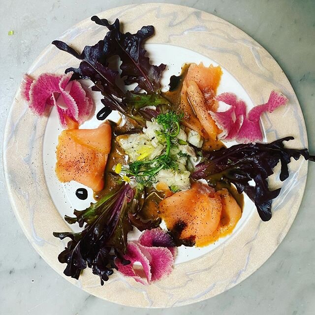 Combination of Maine smoked salmon, ceviche of Atlantic snapper, on a bed of oak leave lettuce, balsamic vinaigrette and aged balsamic vinegar #summerdish #healtyfood #bistrofood